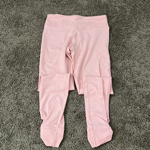 Victoria’s Secret Sport Light Pink 3/4 Length Leggings - Picture 2 of 4